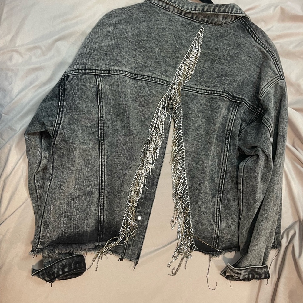 Stylish Gray Denim Jacket with Fringe Detail